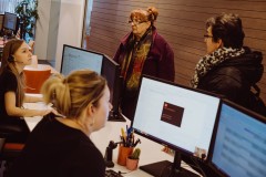 La Belle Maison coach in gesprek met de consulente en huishoudhulp.jpg